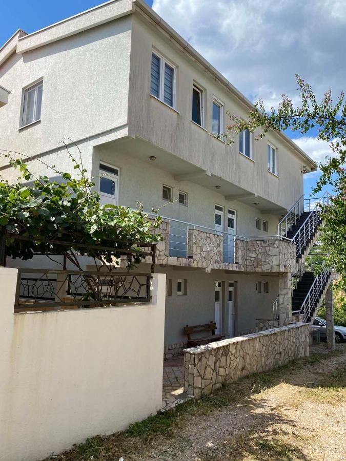 Apartments Vila Kurtagic Dobra Voda Esterno foto