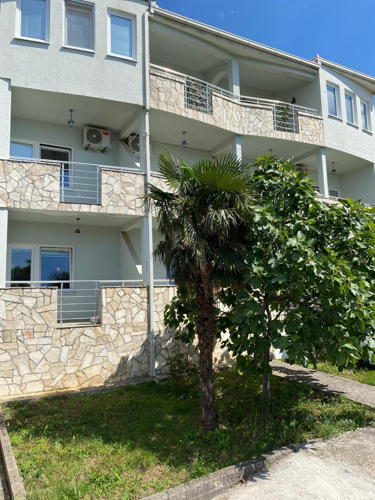 Apartments Vila Kurtagic Dobra Voda Esterno foto