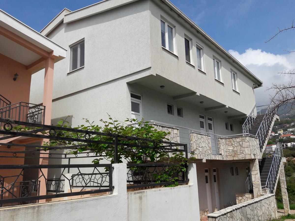 Apartments Vila Kurtagic Dobra Voda Esterno foto